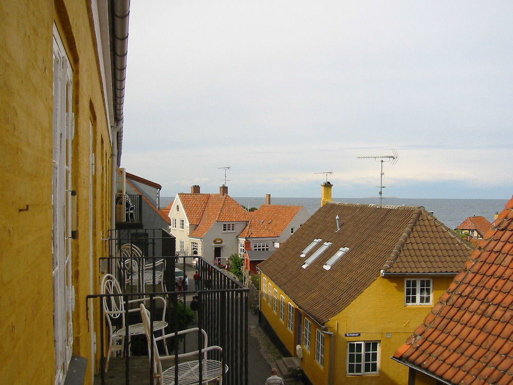 Jantzens Hotel Gudhjem Exterior foto
